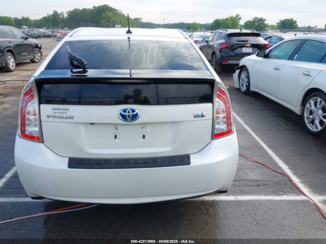 JTDKN3DU7F1932675 Toyota Prius Three