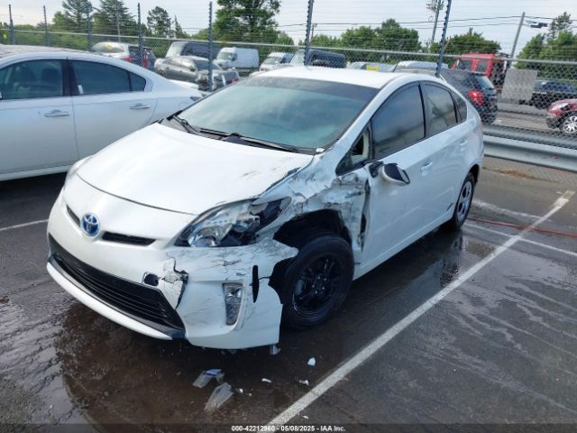 JTDKN3DU7F1932675 Toyota Prius Three
