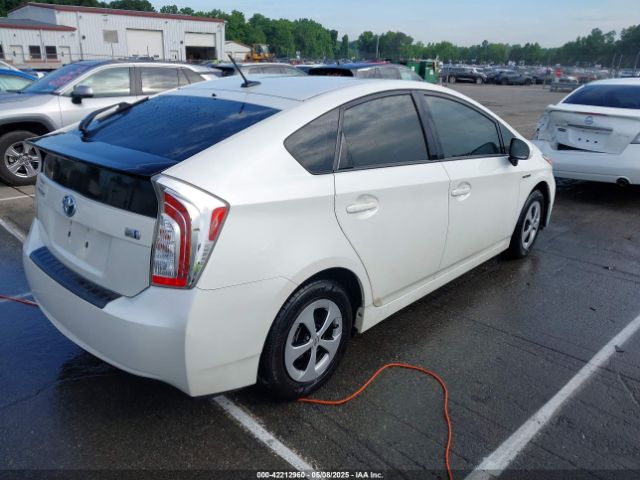 JTDKN3DU7F1932675 Toyota Prius Three