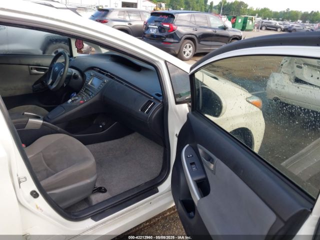 JTDKN3DU7F1932675 Toyota Prius Three