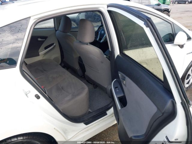JTDKN3DU7F1932675 Toyota Prius Three