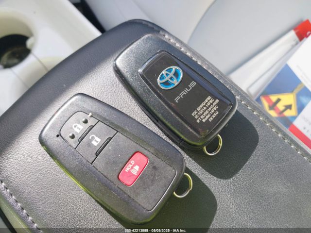 JTDKARFU6G3513668 Toyota Prius Four
