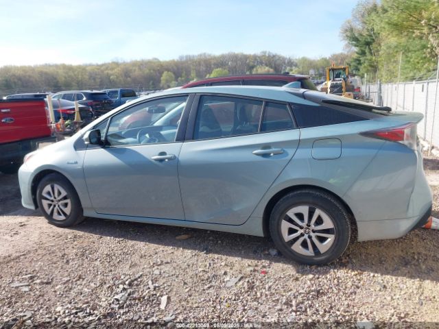 JTDKARFU6G3513668 Toyota Prius Four