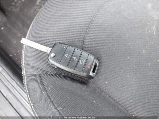 KNDJP3A51F7172615 KIA SOUL +