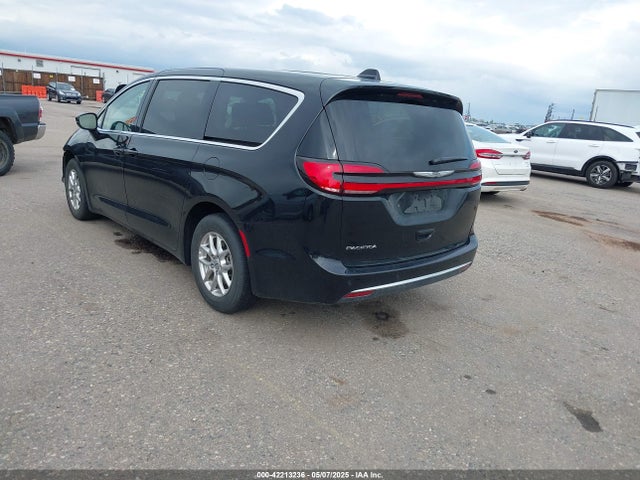 Chrysler Pacifica Touring L 2024 2C4RC1BGXRR135925 Image 3