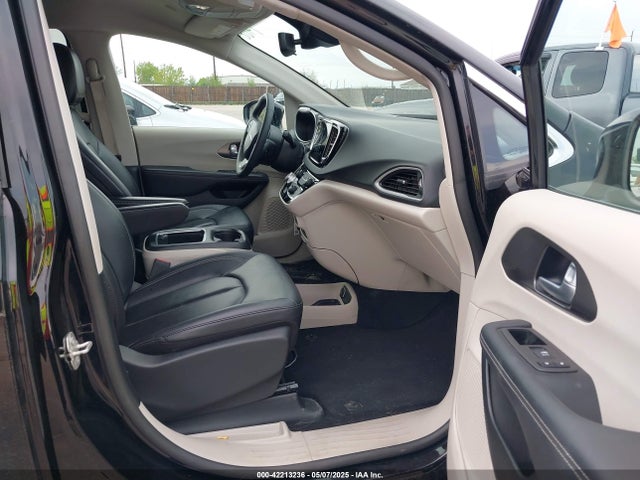 Chrysler Pacifica Touring L 2024 2C4RC1BGXRR135925 Image 5