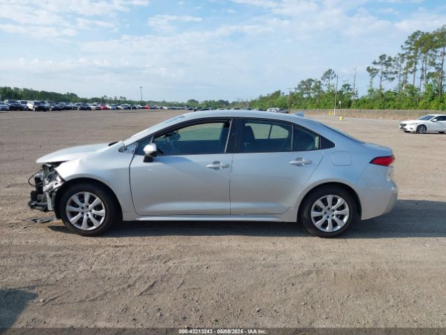5YFEPMAE6NP317961 Toyota COROLLA LE