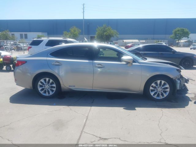JTHBW1GG2F2084270 Lexus ES 300H