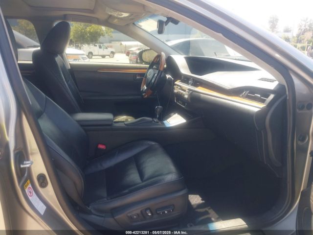 JTHBW1GG2F2084270 Lexus ES 300H