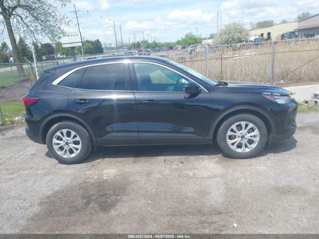 1FMCU0GN8PUA08221 Ford Escape Active