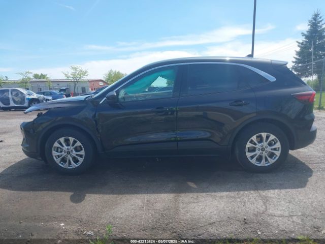 1FMCU0GN8PUA08221 Ford Escape Active
