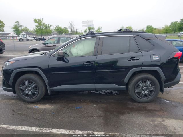 JTMF1RFV6KD016360 Toyota RAV4 LE