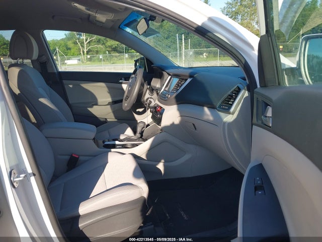KM8J33A4XJU752762 Hyundai TUCSON SEL