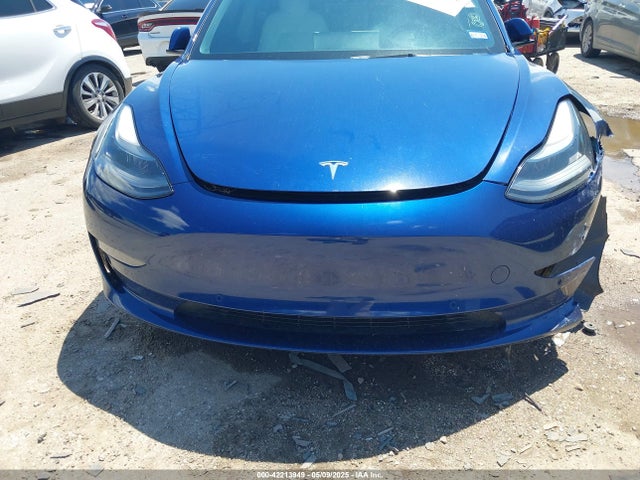 5YJ3E1EB1NF119215 Tesla 2022