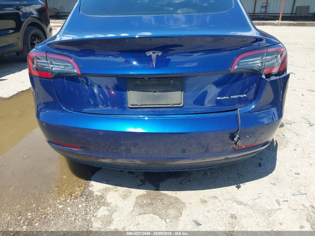 5YJ3E1EB1NF119215 Tesla 2022