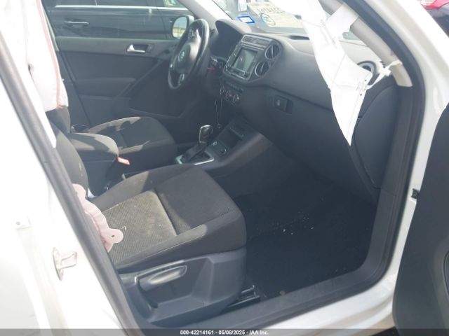 WVGAV7AX2HK051022 Volkswagen Tiguan 2.0t/2.0t S