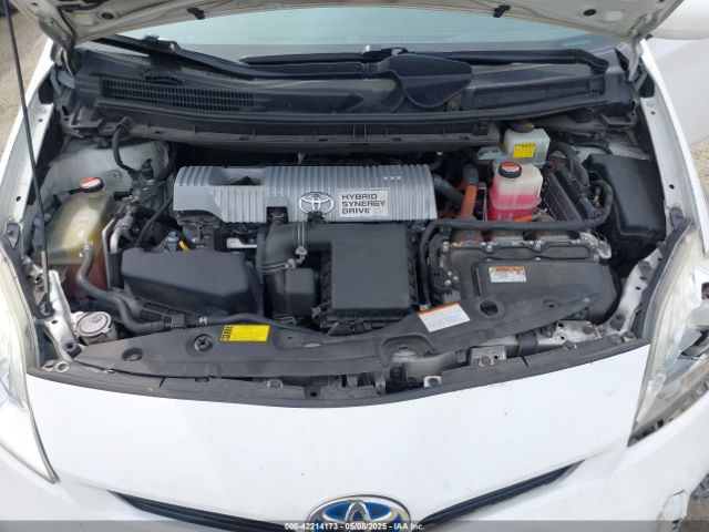 JTDKN3DU0F1946868 Toyota Prius Three