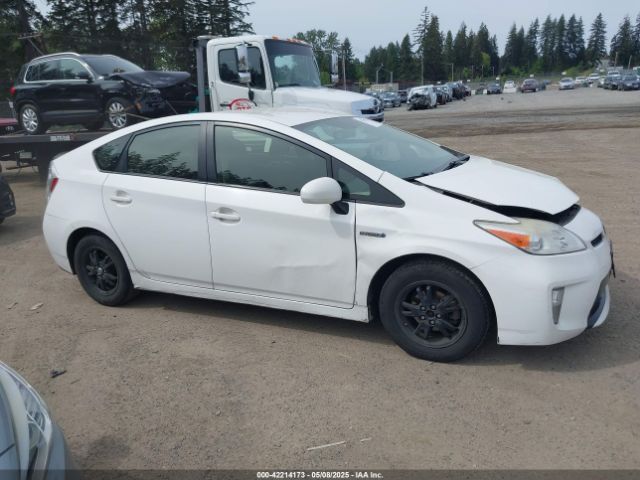 JTDKN3DU0F1946868 Toyota Prius Three