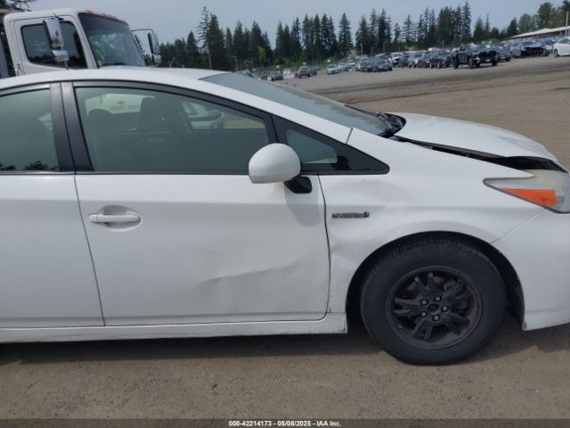 JTDKN3DU0F1946868 Toyota Prius Three
