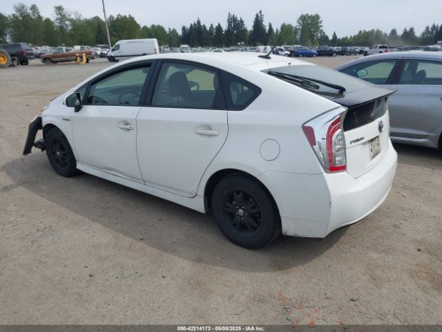 JTDKN3DU0F1946868 Toyota Prius Three