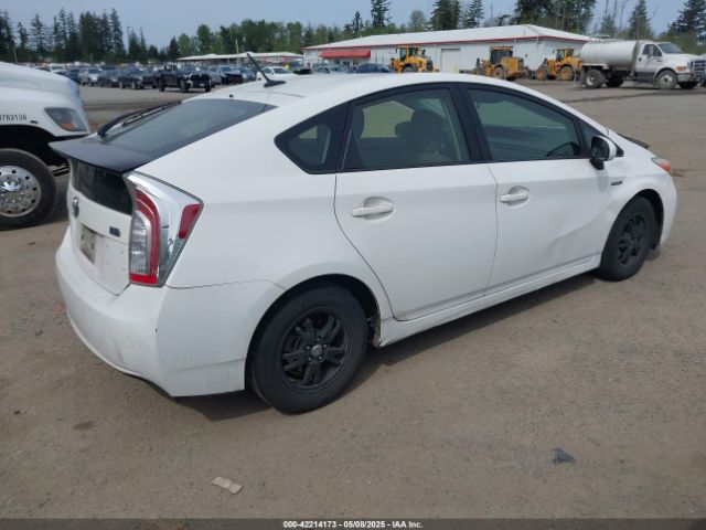 JTDKN3DU0F1946868 Toyota Prius Three