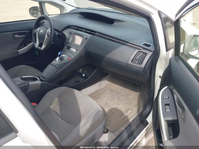 JTDKN3DU0F1946868 Toyota Prius Three