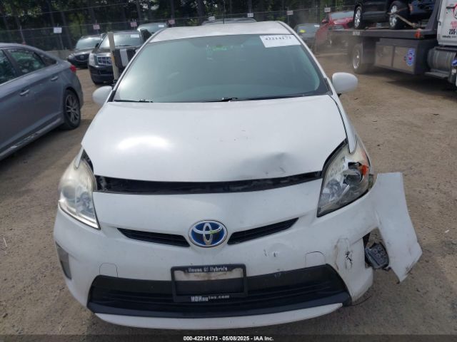JTDKN3DU0F1946868 Toyota Prius Three