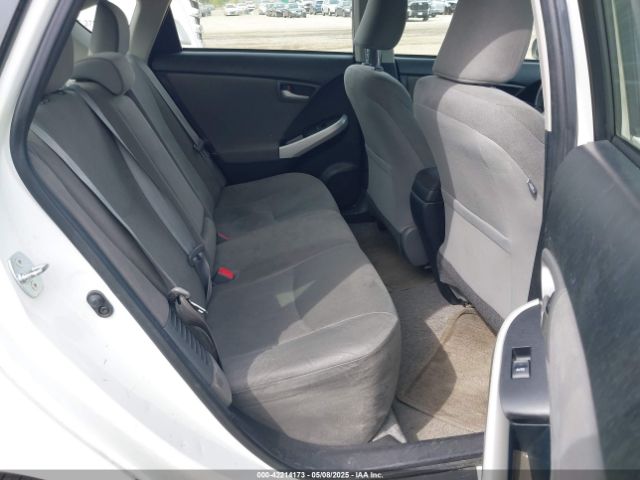 JTDKN3DU0F1946868 Toyota Prius Three