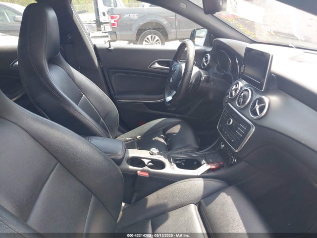 WDDSJ4EB3GN326885 Mercedes-Benz CLA-Class