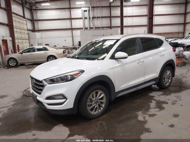 Hyundai TUCSON SE 2017 KM8J3CA43HU409818 Image 2