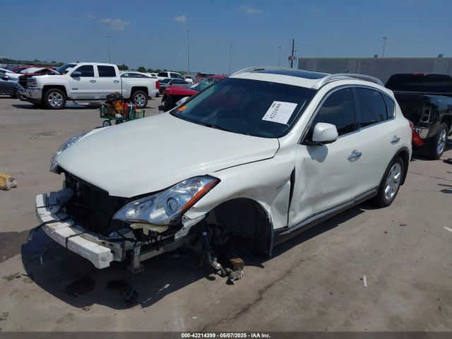 JN1BJ0RP3GM233317 Infiniti 2016