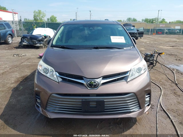5TDYZ3DC7KS980857 Toyota Sienna Xle 8 Passenger