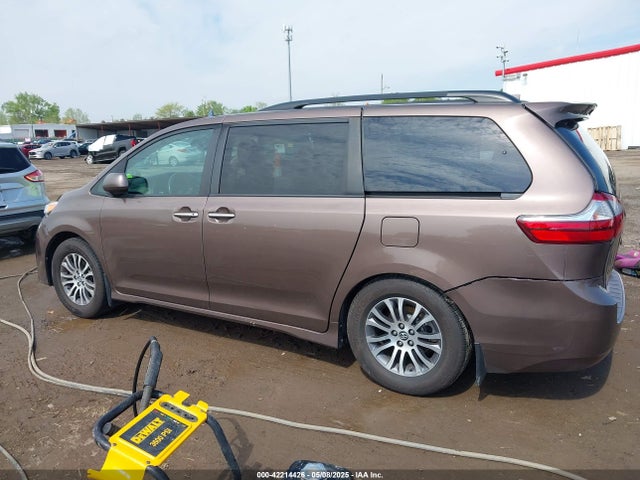 5TDYZ3DC7KS980857 Toyota Sienna Xle 8 Passenger