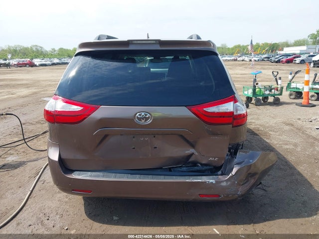 5TDYZ3DC7KS980857 Toyota Sienna Xle 8 Passenger