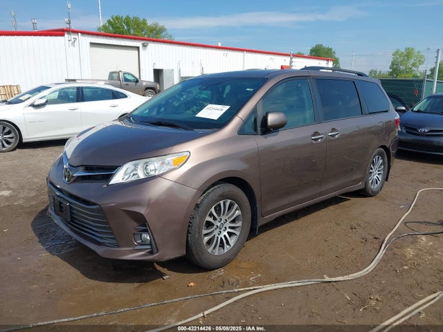 5TDYZ3DC7KS980857 Toyota Sienna Xle 8 Passenger
