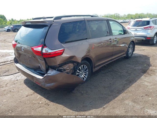 5TDYZ3DC7KS980857 Toyota Sienna Xle 8 Passenger
