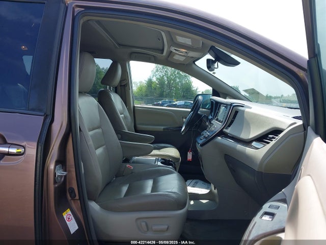 5TDYZ3DC7KS980857 Toyota Sienna Xle 8 Passenger