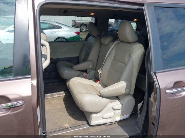 5TDYZ3DC7KS980857 Toyota Sienna Xle 8 Passenger