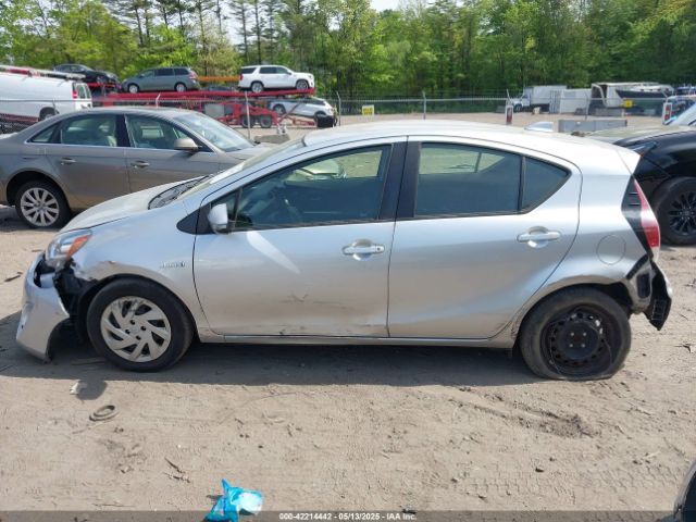 JTDKDTB38F1580333 Toyota Prius C Two