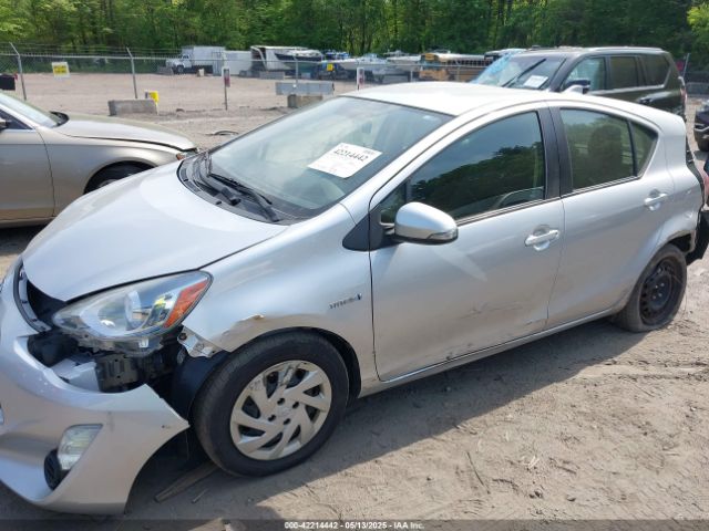 JTDKDTB38F1580333 Toyota Prius C Two