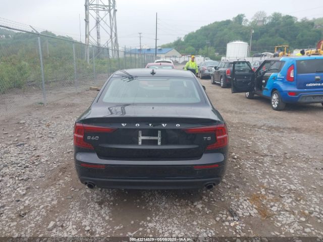 7JR102FK6LG035678 Volvo S60 T5 Momentum