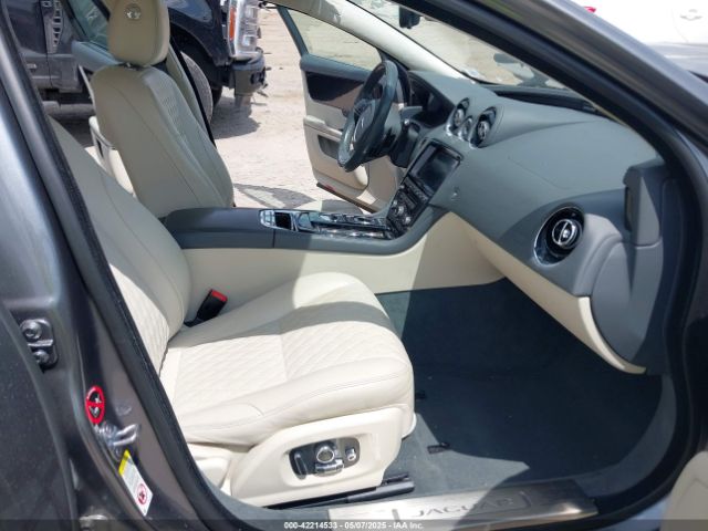 2019 JAGUAR XJ SAJWA2G75K8W19401 Photo 4
