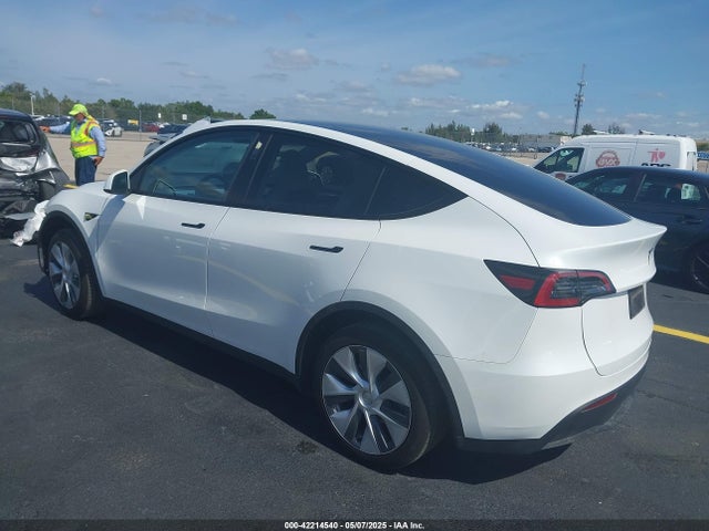 2023 TESLA MODEL Y 7SAYGDED7PF945916 Photo 2