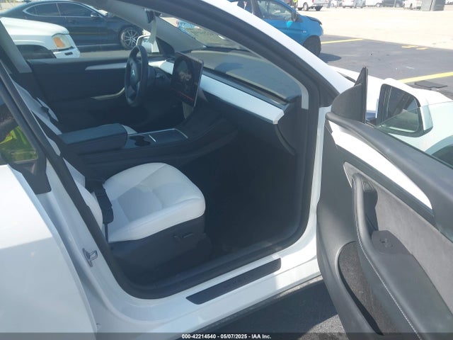 2023 TESLA MODEL Y 7SAYGDED7PF945916 Photo 4