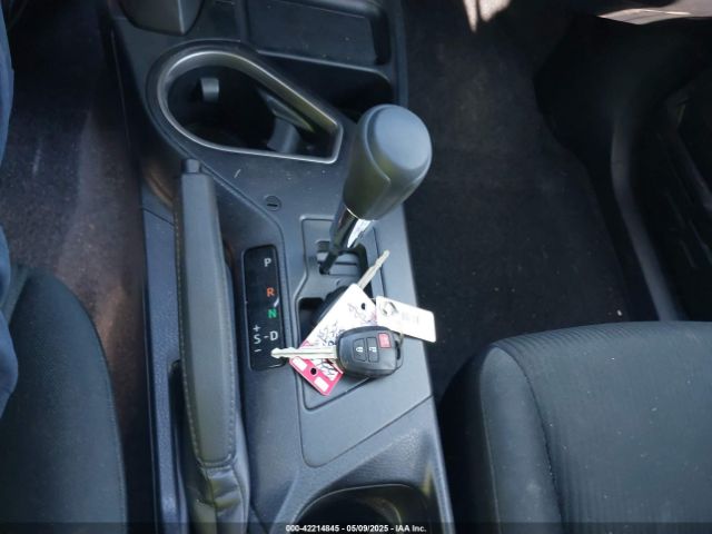 JTMZFREV3JJ180004 Toyota RAV4 LE
