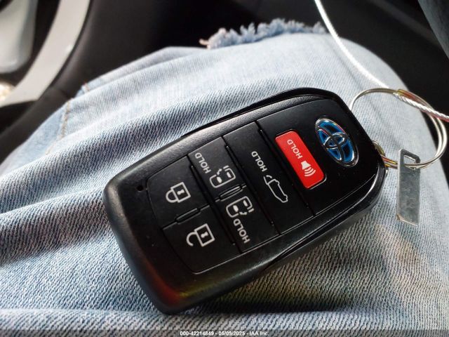 5TDYSKFC3PS083764 Toyota SIENNA XLE