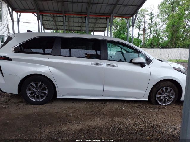 5TDYSKFC3PS083764 Toyota SIENNA XLE
