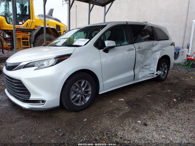 5TDYSKFC3PS083764 Toyota SIENNA XLE