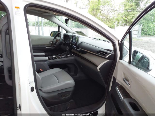 5TDYSKFC3PS083764 Toyota SIENNA XLE
