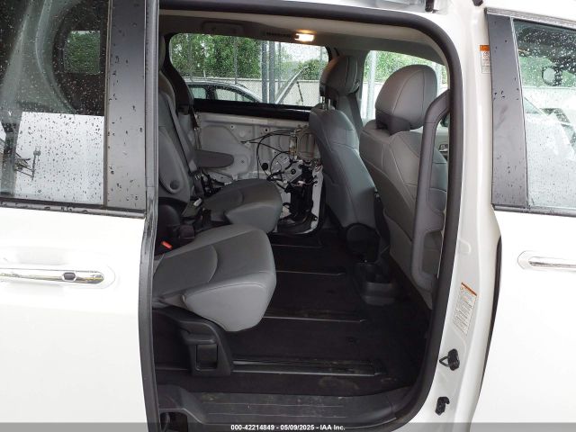 5TDYSKFC3PS083764 Toyota SIENNA XLE